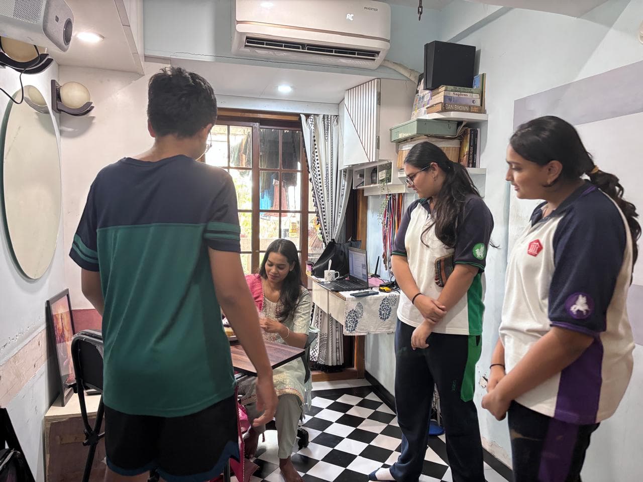 Toplearn mentor explaining a concept to students in the classroom